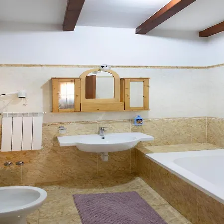 Casa de Férias Jelu With Pool In *